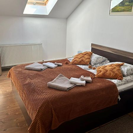 Bed and Breakfast Aranykakas Etterem Es Panzio Sîndominic Exteriér fotografie
