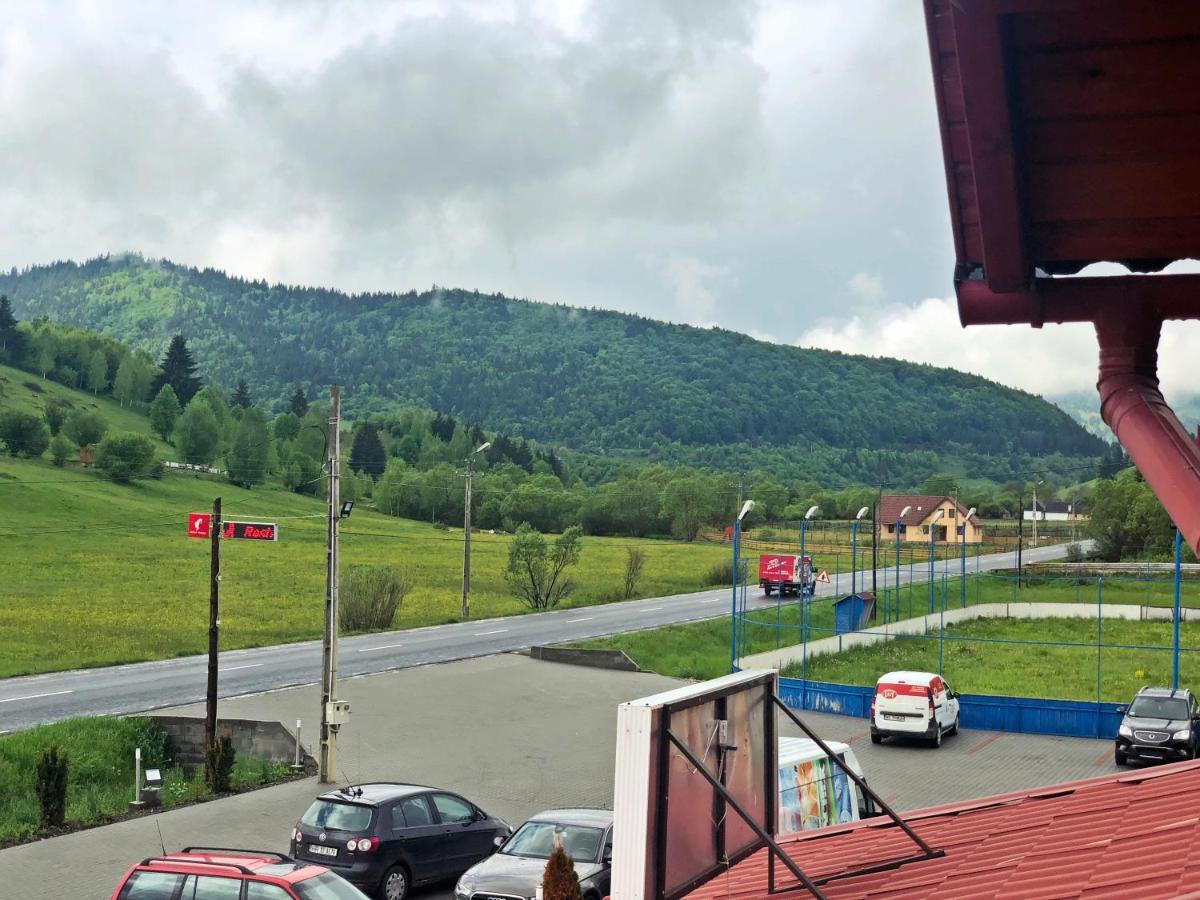 Bed and Breakfast Aranykakas Etterem Es Panzio Sîndominic Exteriér fotografie