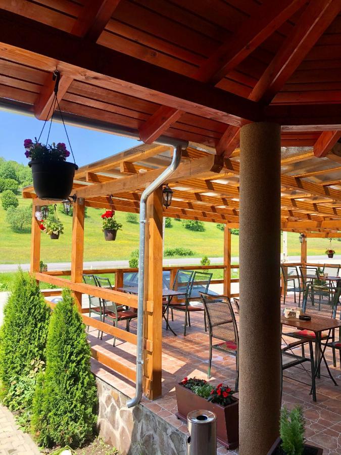 Bed and Breakfast Aranykakas Etterem Es Panzio Sîndominic Exteriér fotografie