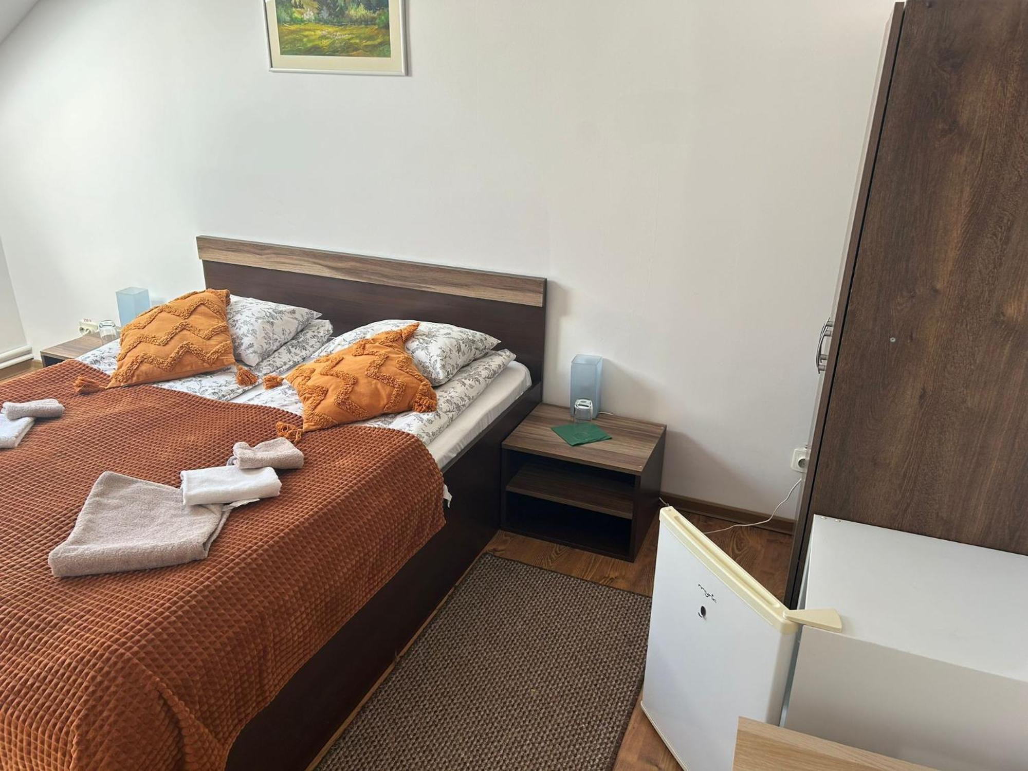 Bed and Breakfast Aranykakas Etterem Es Panzio Sîndominic Exteriér fotografie